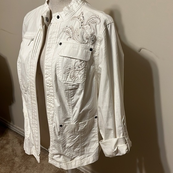 White jacket with embroidery by Lane Bryant. Sz 18 - Picture 4 of 12